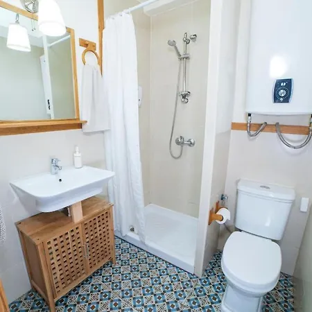 3 Bedrooms Center And Apartment *