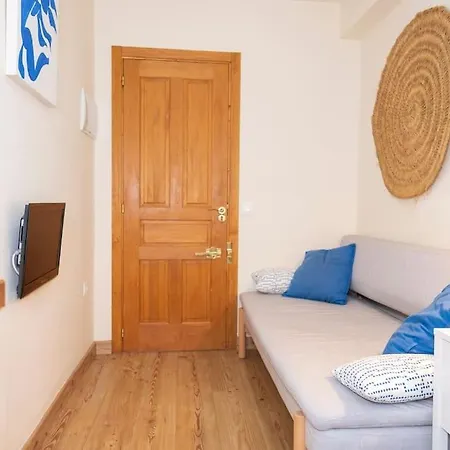 3 Bedrooms Center And Apartment
