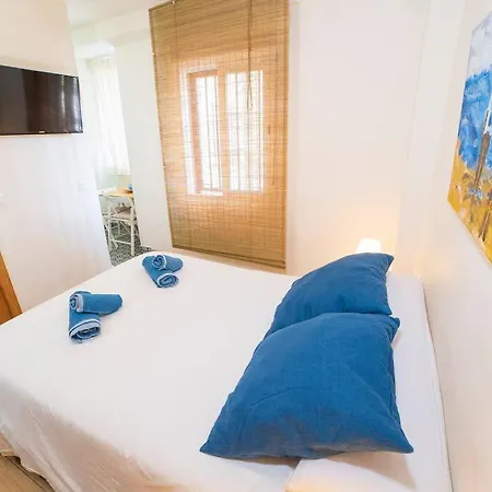 3 Bedrooms Center And